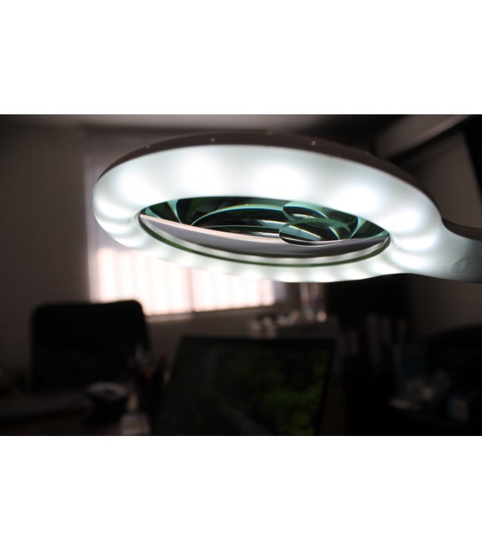 Lámpara led con lupa de escritorio